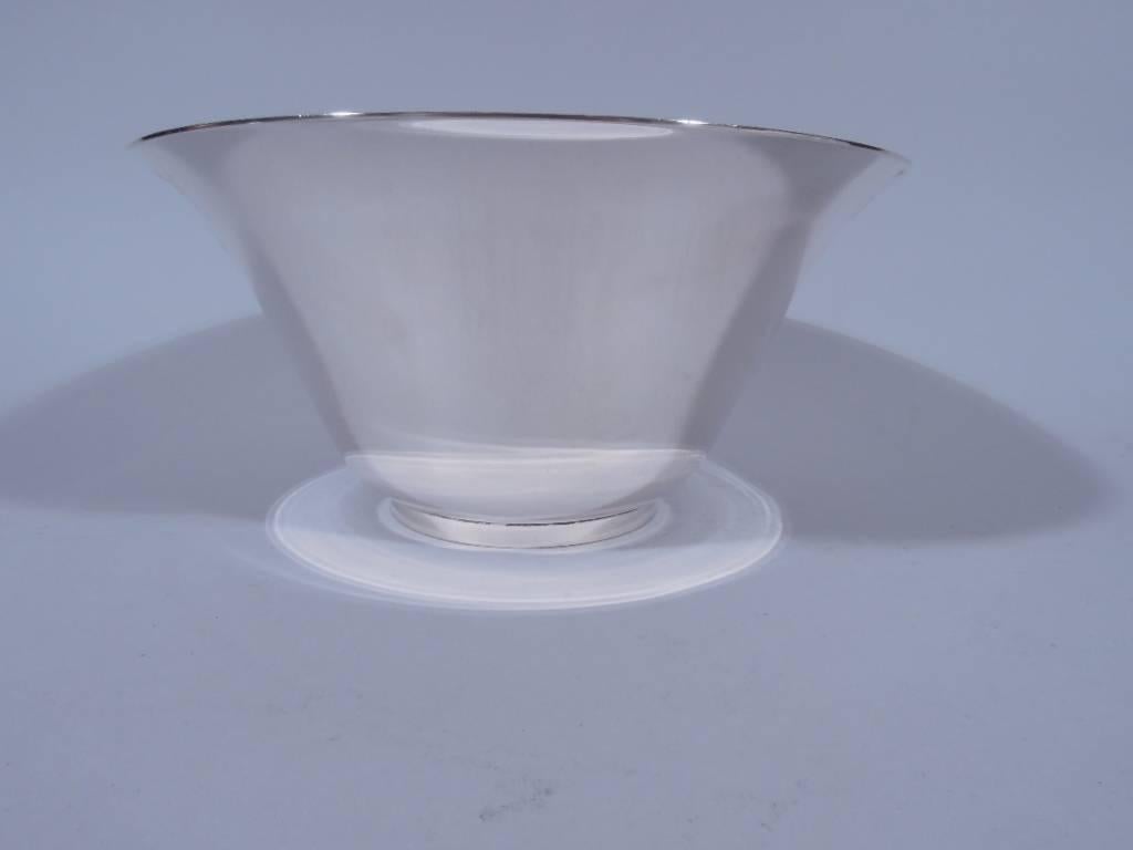 Modern sterling silver bowl. Made by Tiffany & Co. in New York. Tapering sides and flared rim. Short and straight foot. Spare and fluid. Hallmark includes pattern no. 16667F and director’s letter M (1947-56). Very good condition. Dimensions: H 4 1/2