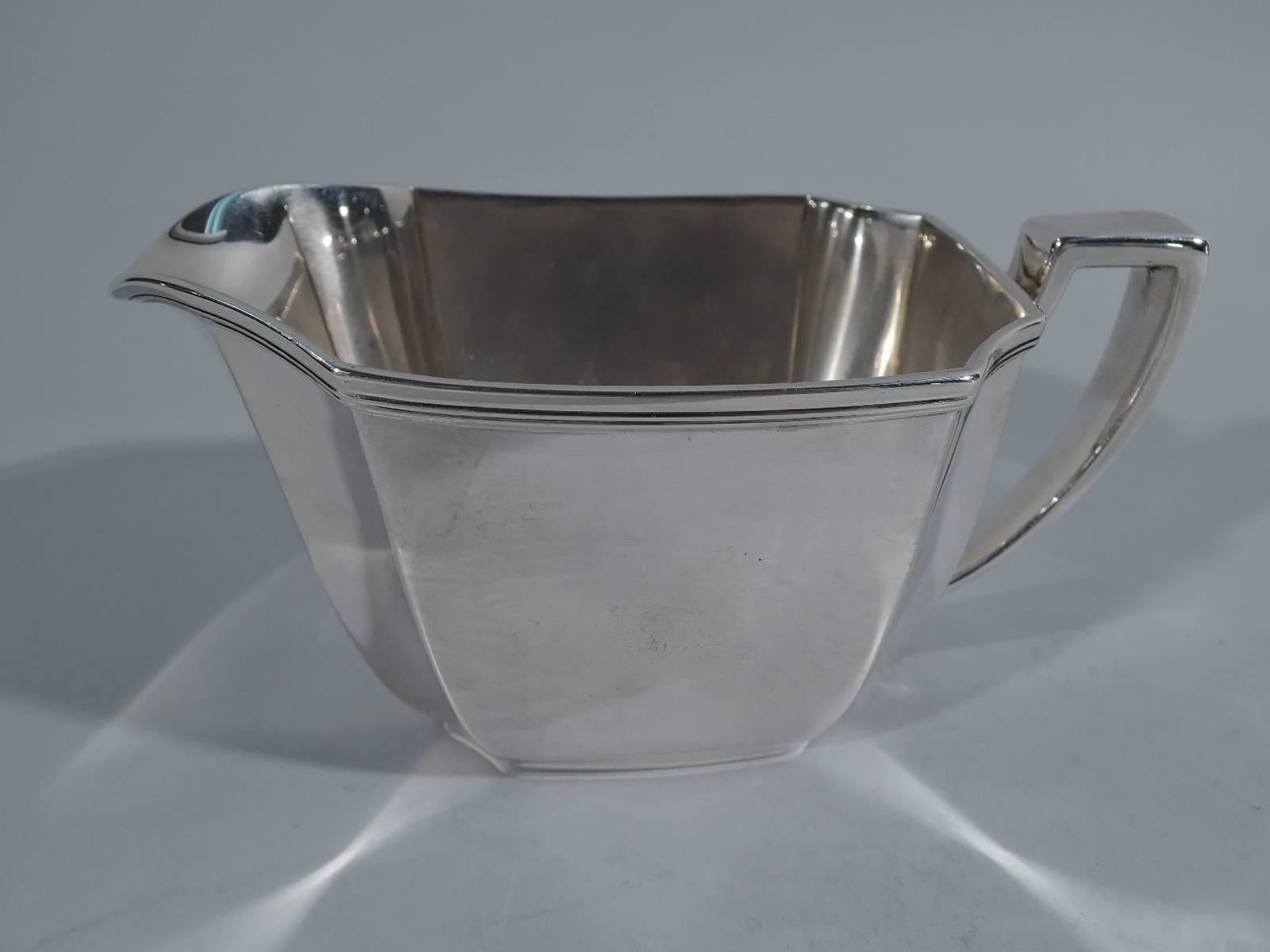 Tiffany Hampton Sterling Silver Art Deco Tea and Coffee Service on Tray In Excellent Condition In New York, NY