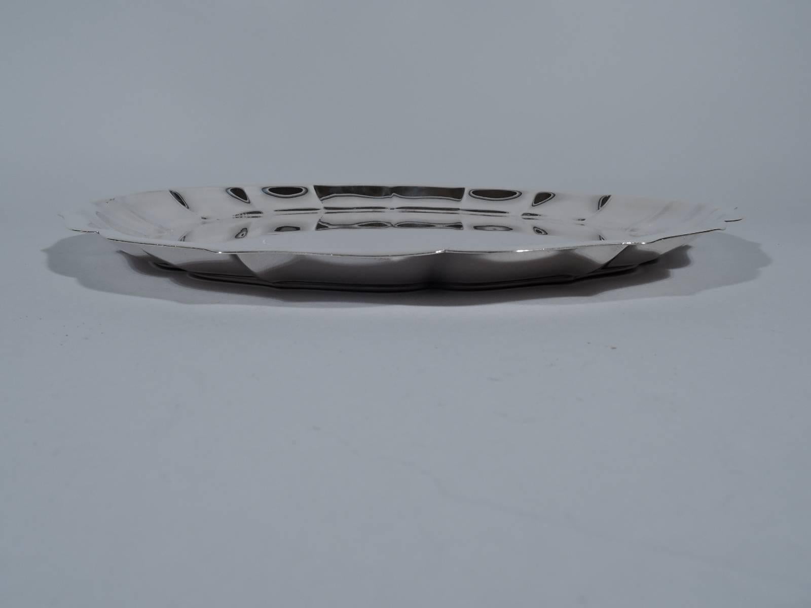 Georgian-style sterling silver tray. Made by International in Meriden, Conn. Soft piecrust rim with ogee arches. Hallmark includes no. W34. Weight: 13.4 troy ounces.