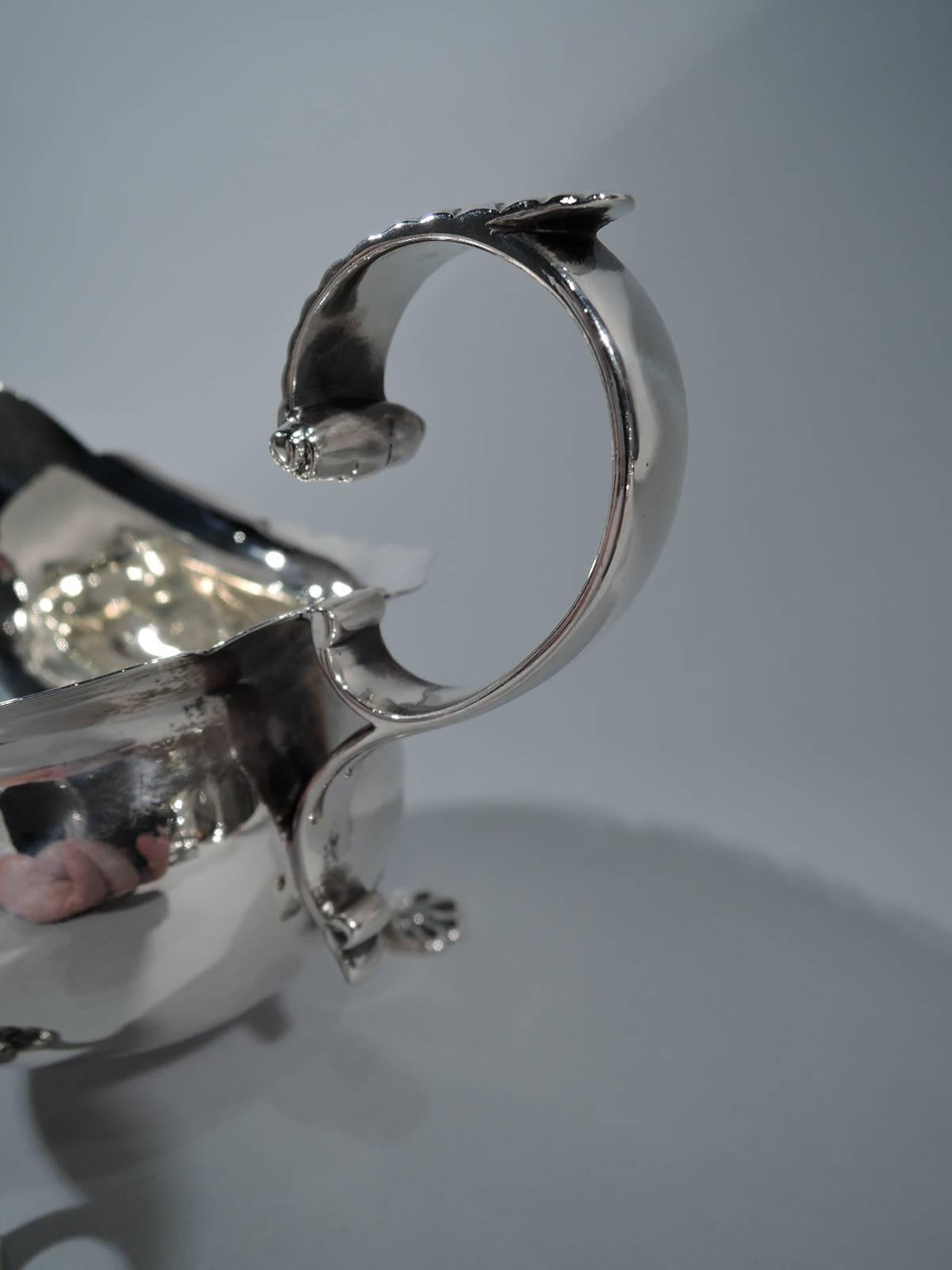 Antique English Georgian Sterling Silver Gravy Boat by Walker & Hall In Excellent Condition In New York, NY