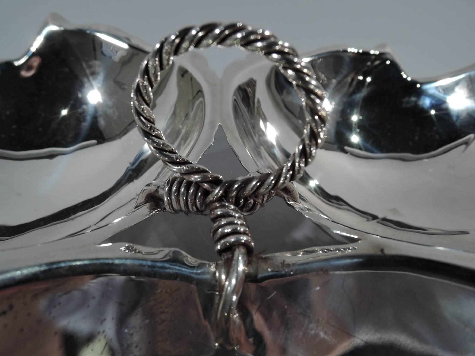 Classic Sciarrotta American Sterling Silver Three-Leaf Condiment Server In Excellent Condition In New York, NY
