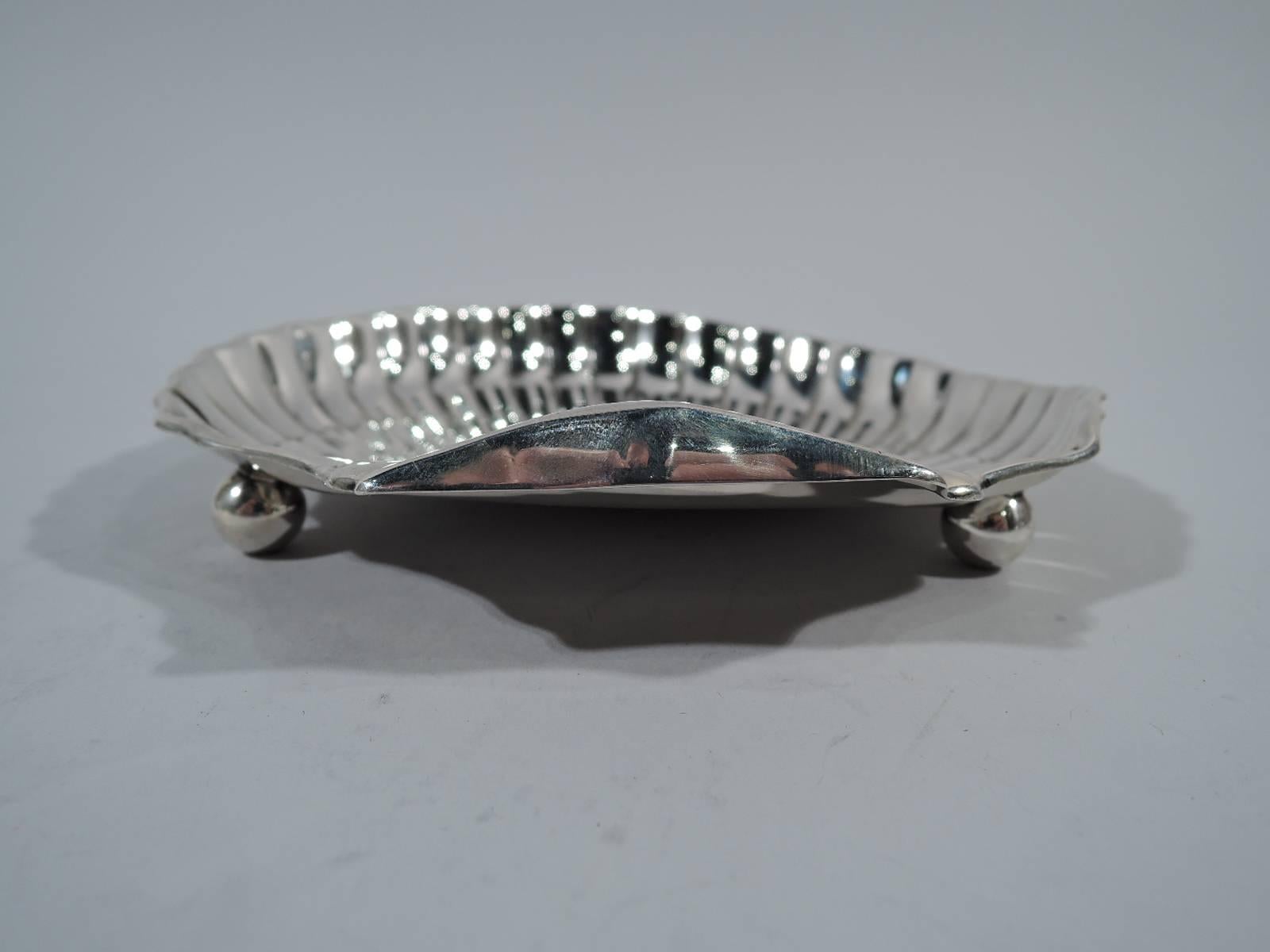 Set of 12 Gorham Sterling Silver Scallop Shell Appetizer Plates In Excellent Condition In New York, NY