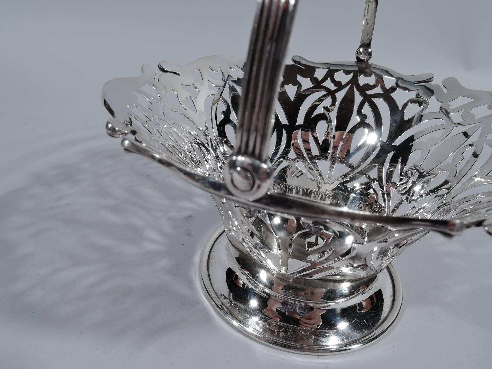 Pretty Antique Edwardian Sterling Silver Basket by Frank W Smith In Excellent Condition In New York, NY