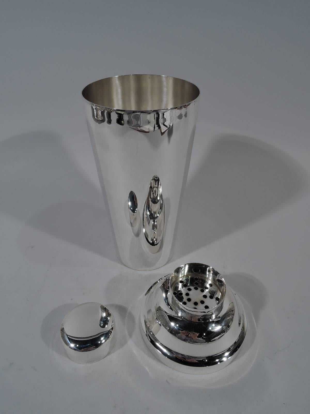 American Prohibition-Era Sterling Silver Cocktail Shaker by Kirk In Excellent Condition In New York, NY