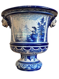 Grande fioriera antica in maiolica di Nevers con maschere di leoni, Trousseau & Cie.