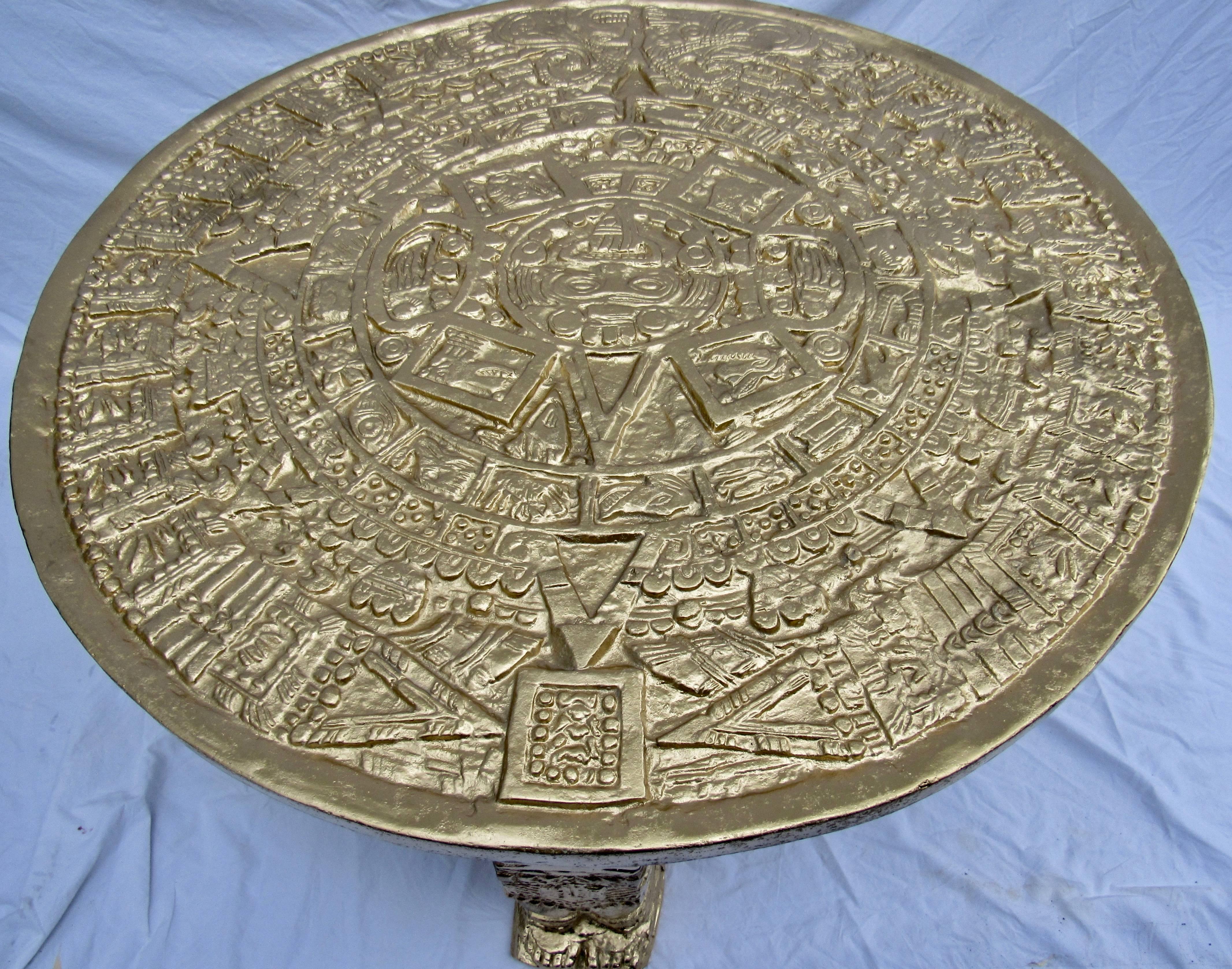 Vergoldeter Aztekenkalender-Couchtisch mit Basrelief aus Aluminiumguss, Mexikanisch, 1960er Jahre im Zustand „Gut“ im Angebot in Camden, ME