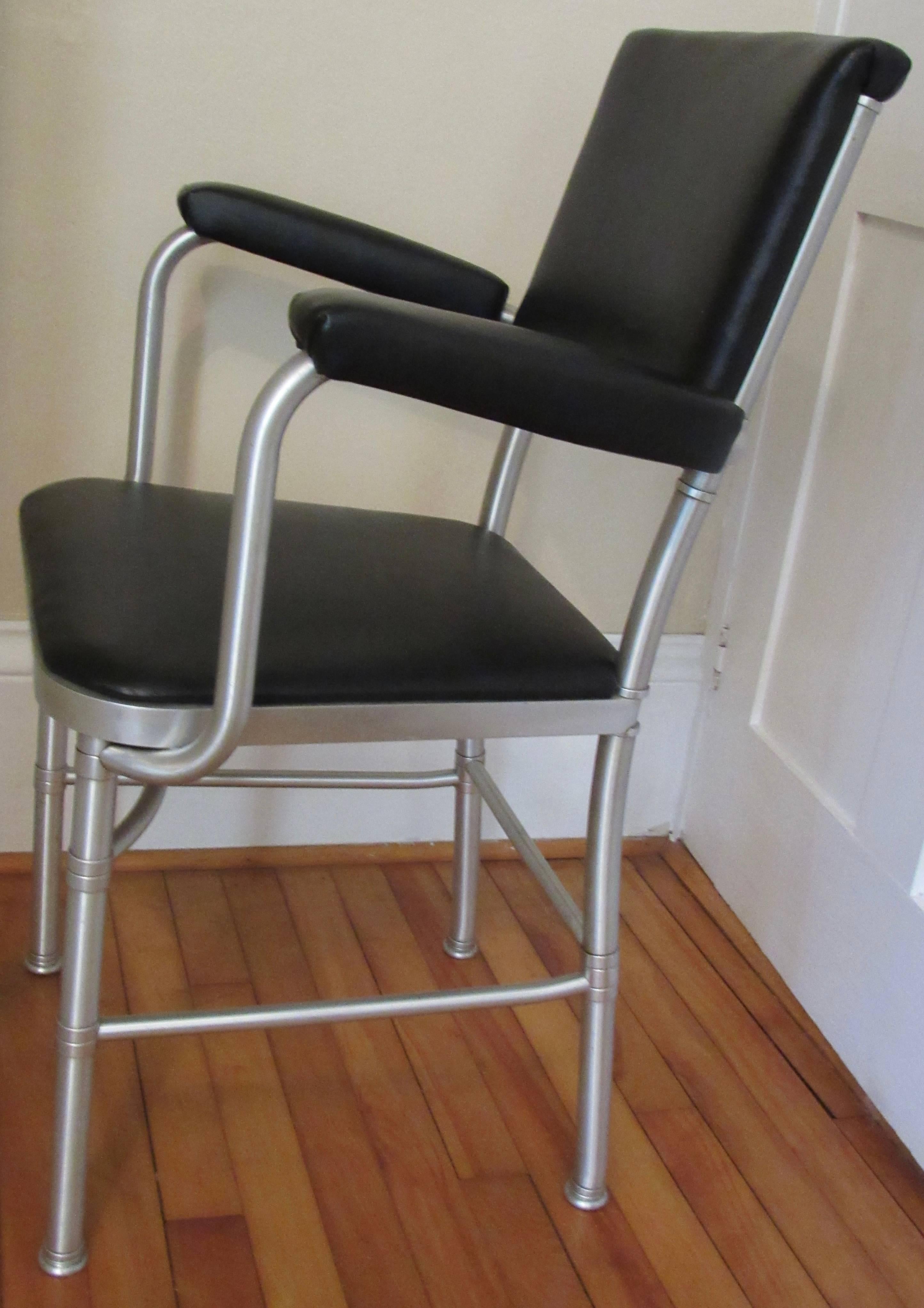 A Warren McArthur aluminium armchair style no 1170 AU in excellent vintage condition.
This chair is a classic example of Warren's mastery of tube bending. 
The elongated S of the back leg and the reverse J's of the arm show Warren at his subtle