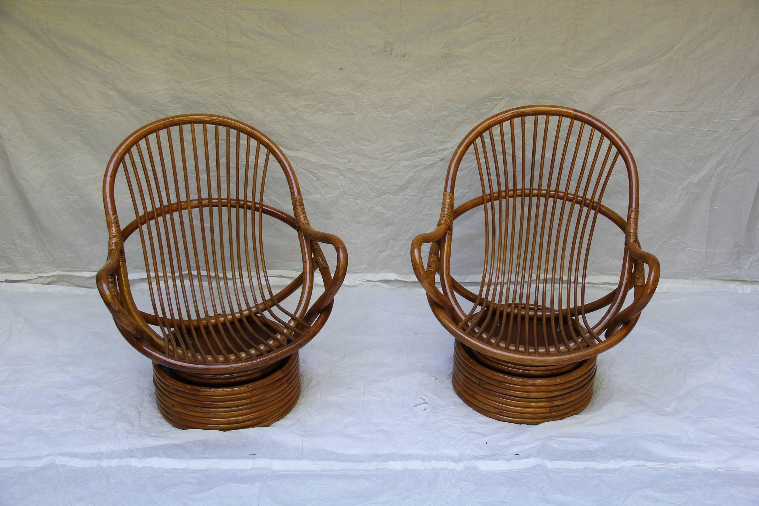 Mid-Century Modern Pair of Swivel Bamboo Rattan Lounge Chairs Sun Products, circa 1965, Californian