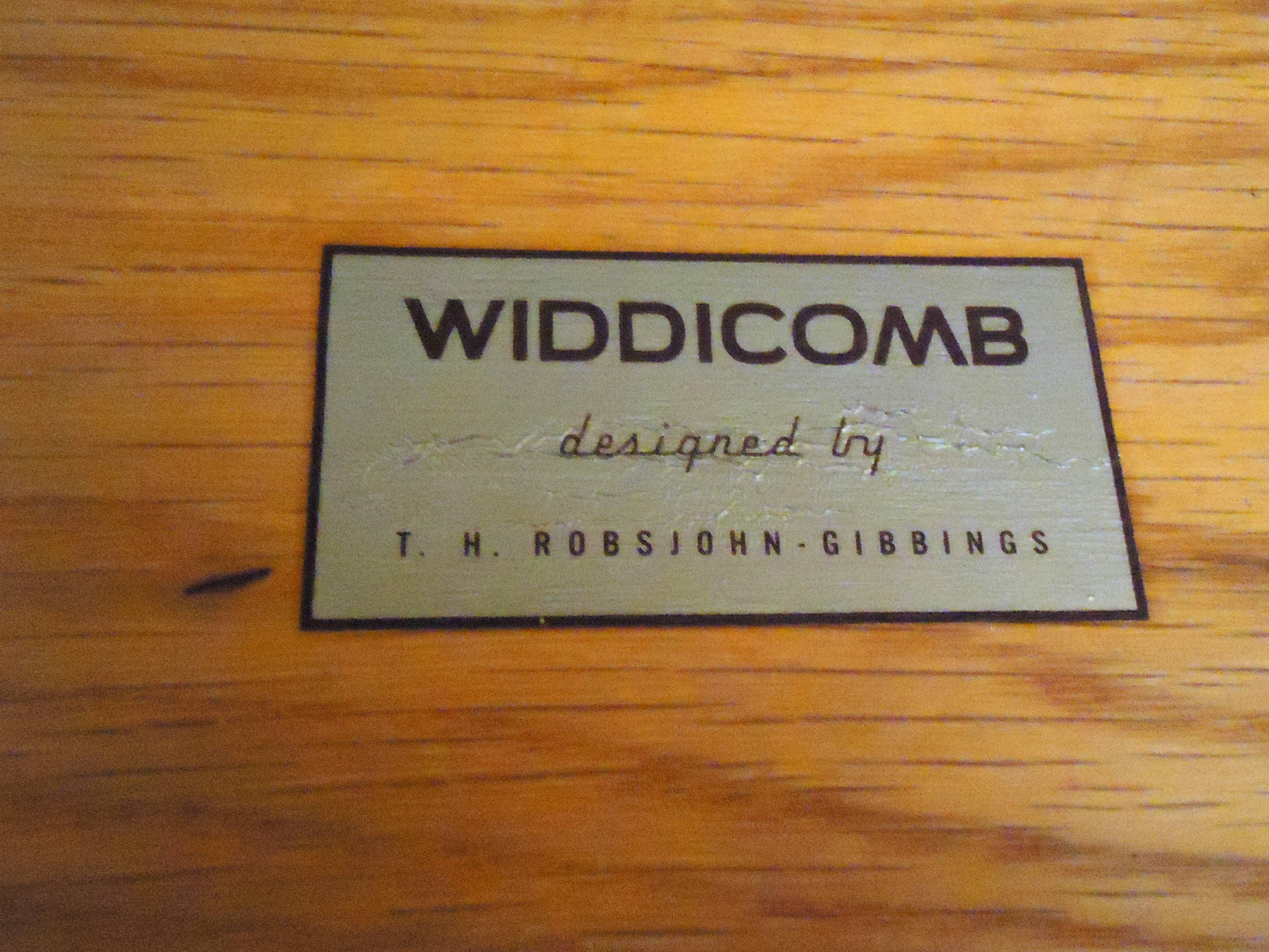 Walnut Classic T. H. Robsjohn-Gibbings Storage Cabinet or Sideboard for Widdicomb, 1950