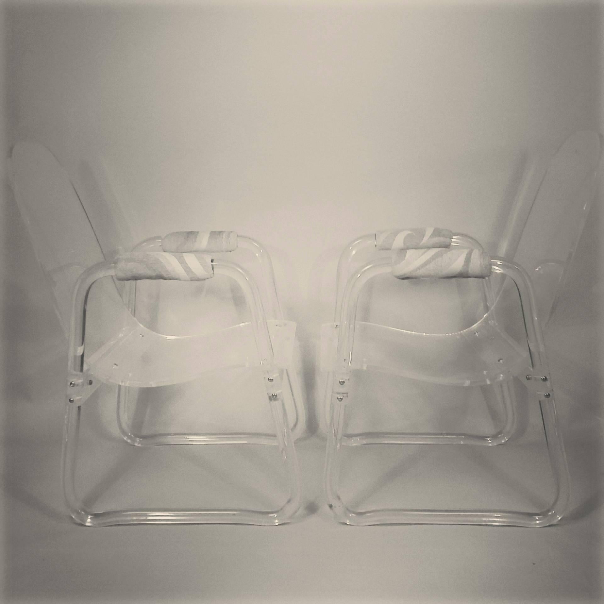 20th Century Pair of Lucite Lounge Chairs Hill Industries , circa 1970 For Sale