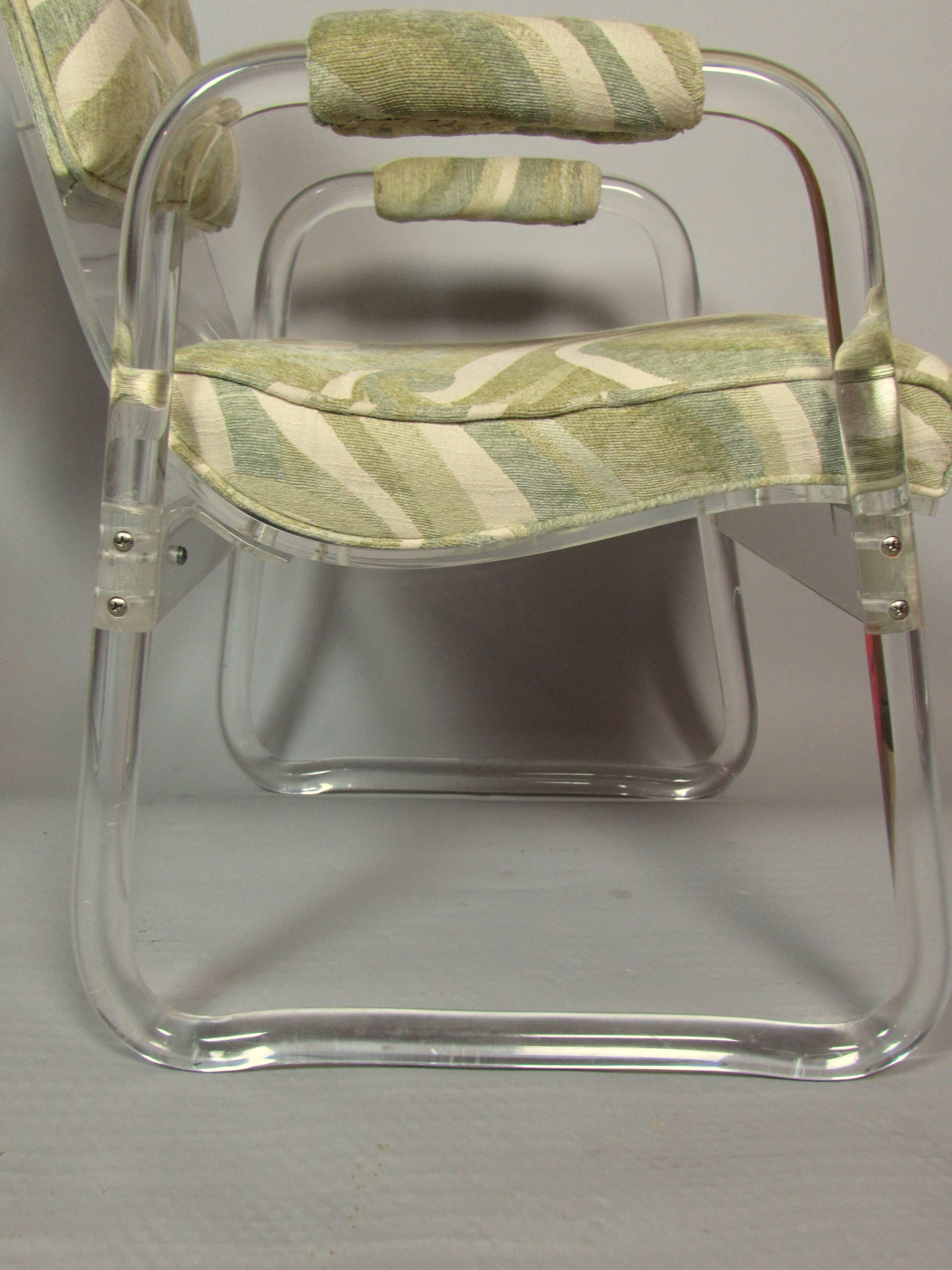 Pair of Lucite Lounge Chairs Hill Industries , circa 1970 For Sale 1