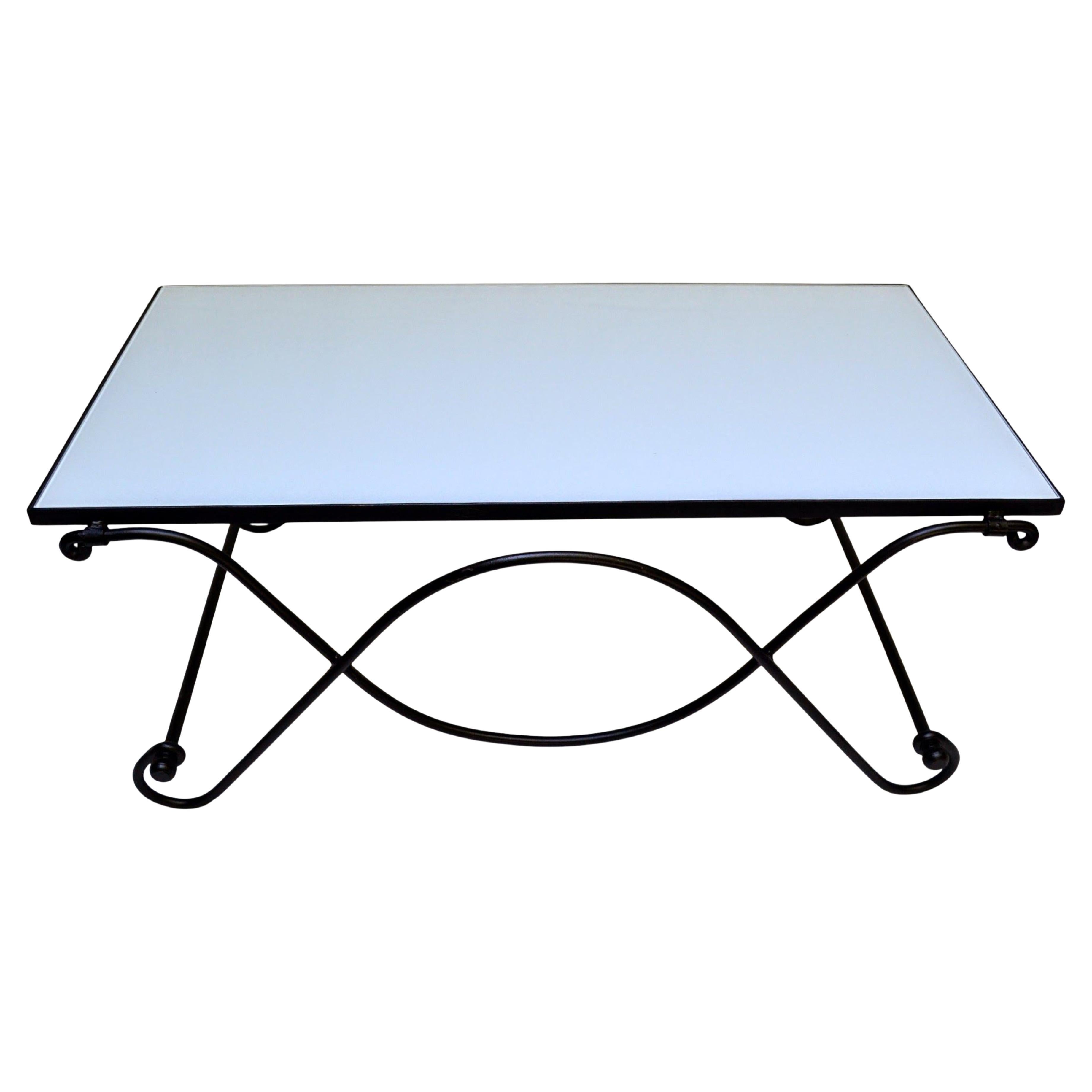 Table de cocktail française, fer forgé avec verre inséré.