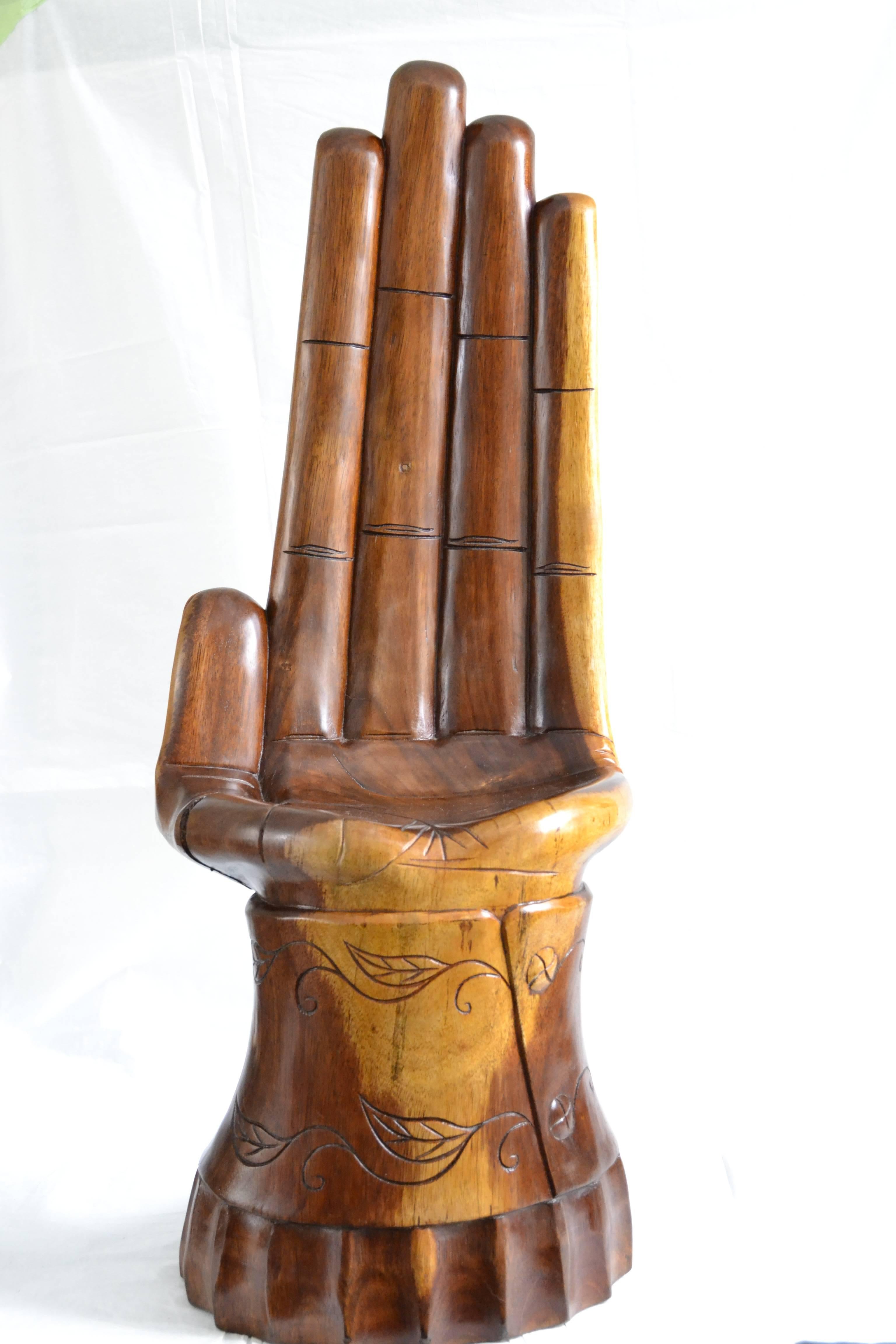 Mexikanischer geschnitzter handgeschnitzter Stuhl im Stil von Pedro Friedeberg, um 1960 (Geschnitzt) im Angebot