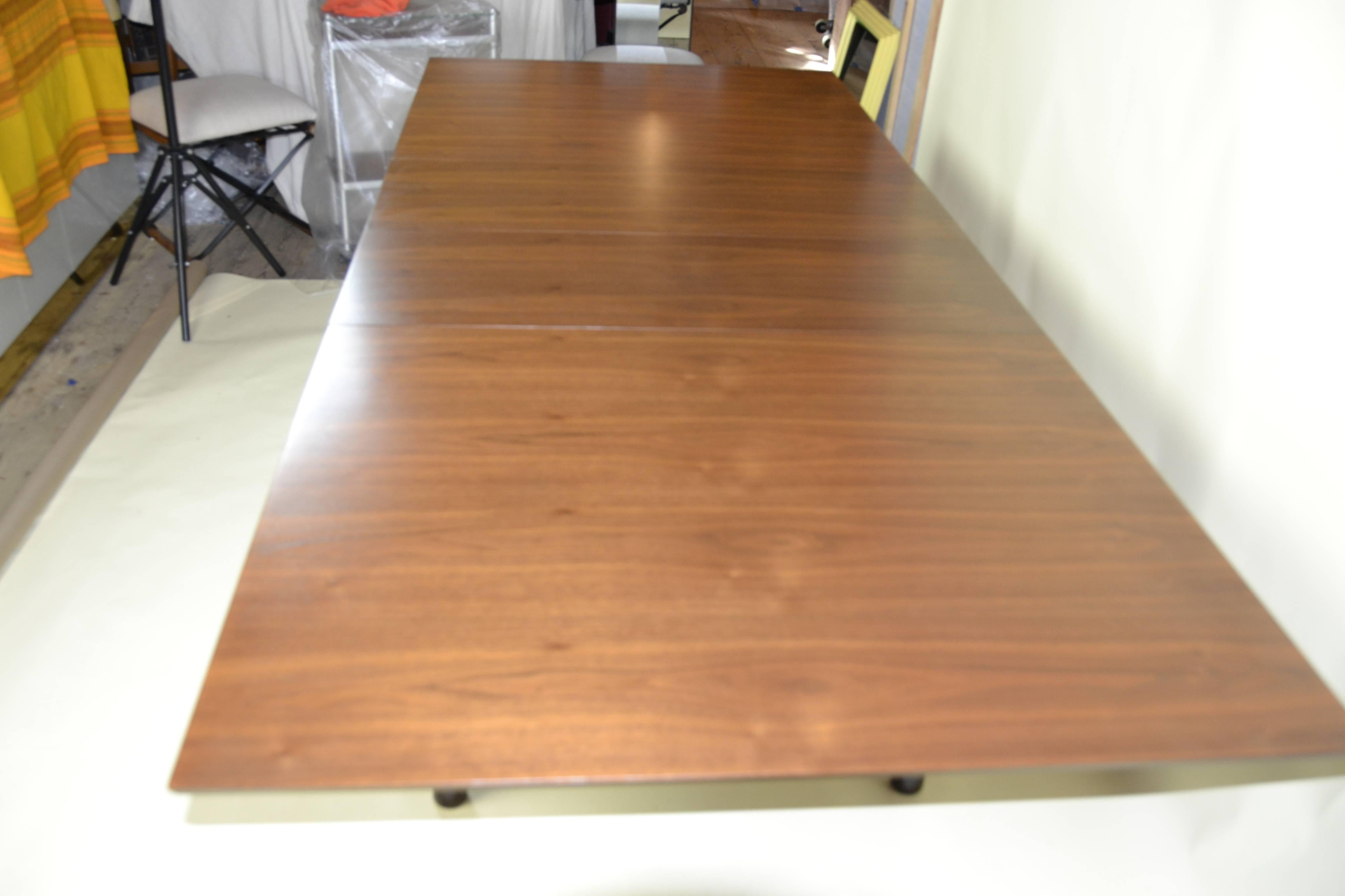 Mid-20th Century Edward Wormley Extension Walnut Dining Table for Dunbar, circa 1953 For Sale