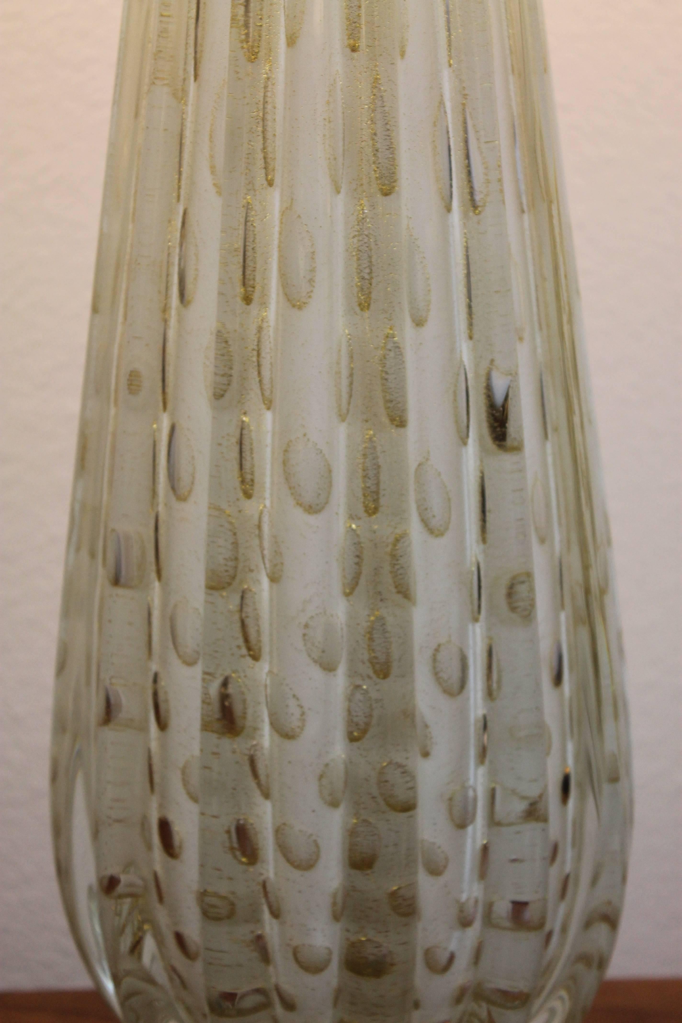 Murano Lamp on Lucite Base In Good Condition For Sale In Palm Springs, CA