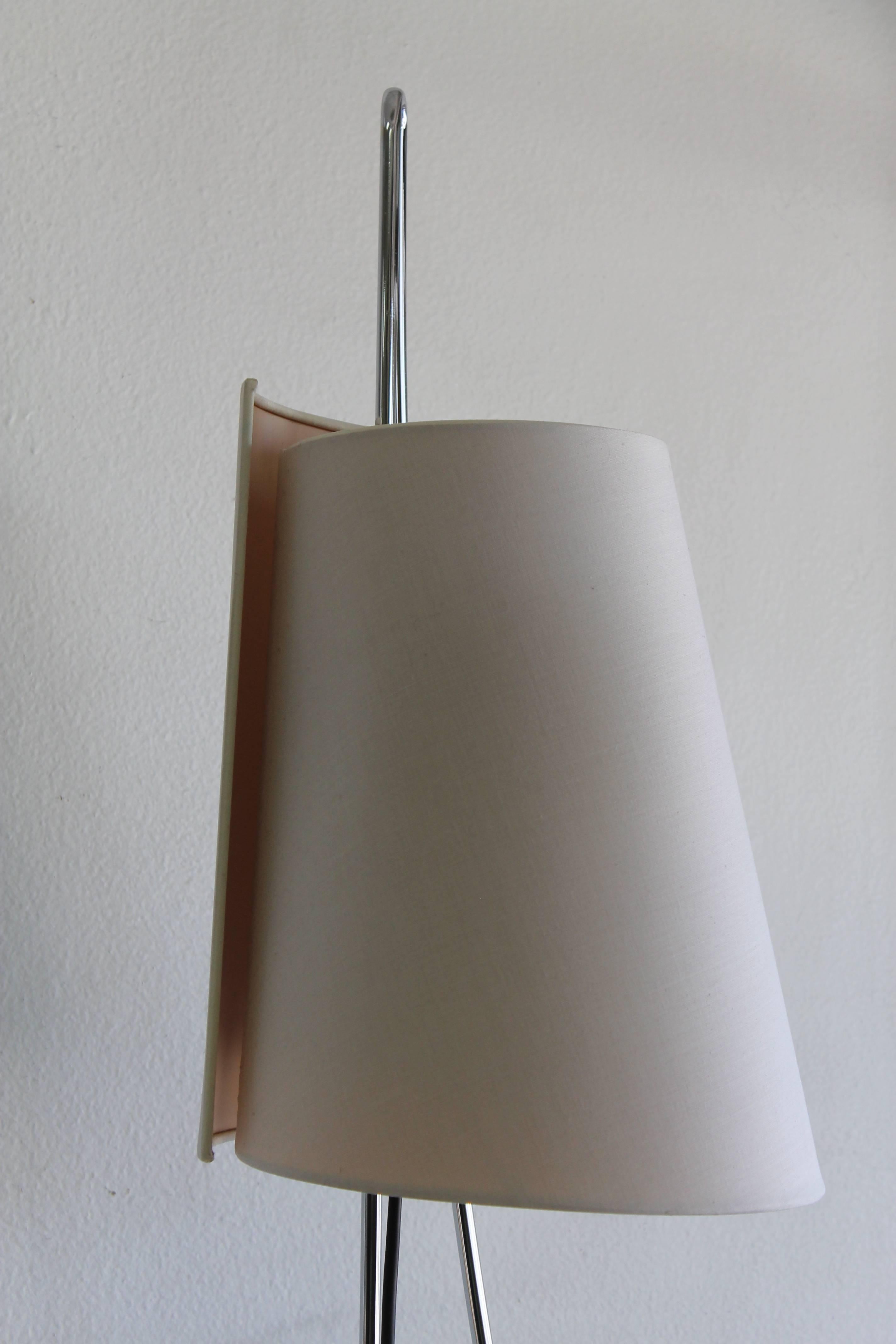 Sculptural Italiana Luce floor lamp. One continuous chrome 