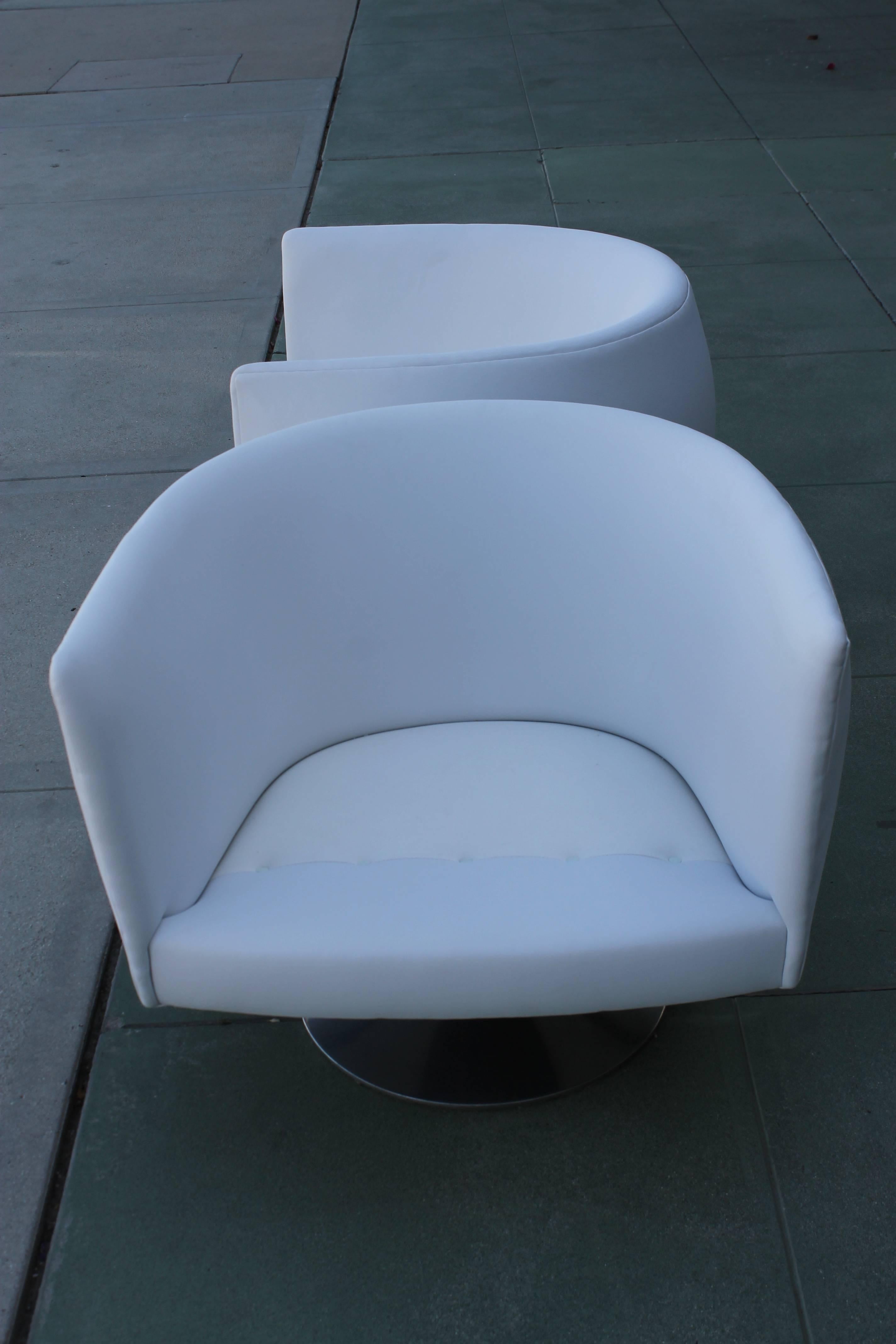 American Pair of Lounge Chairs, style of Milo Baughman