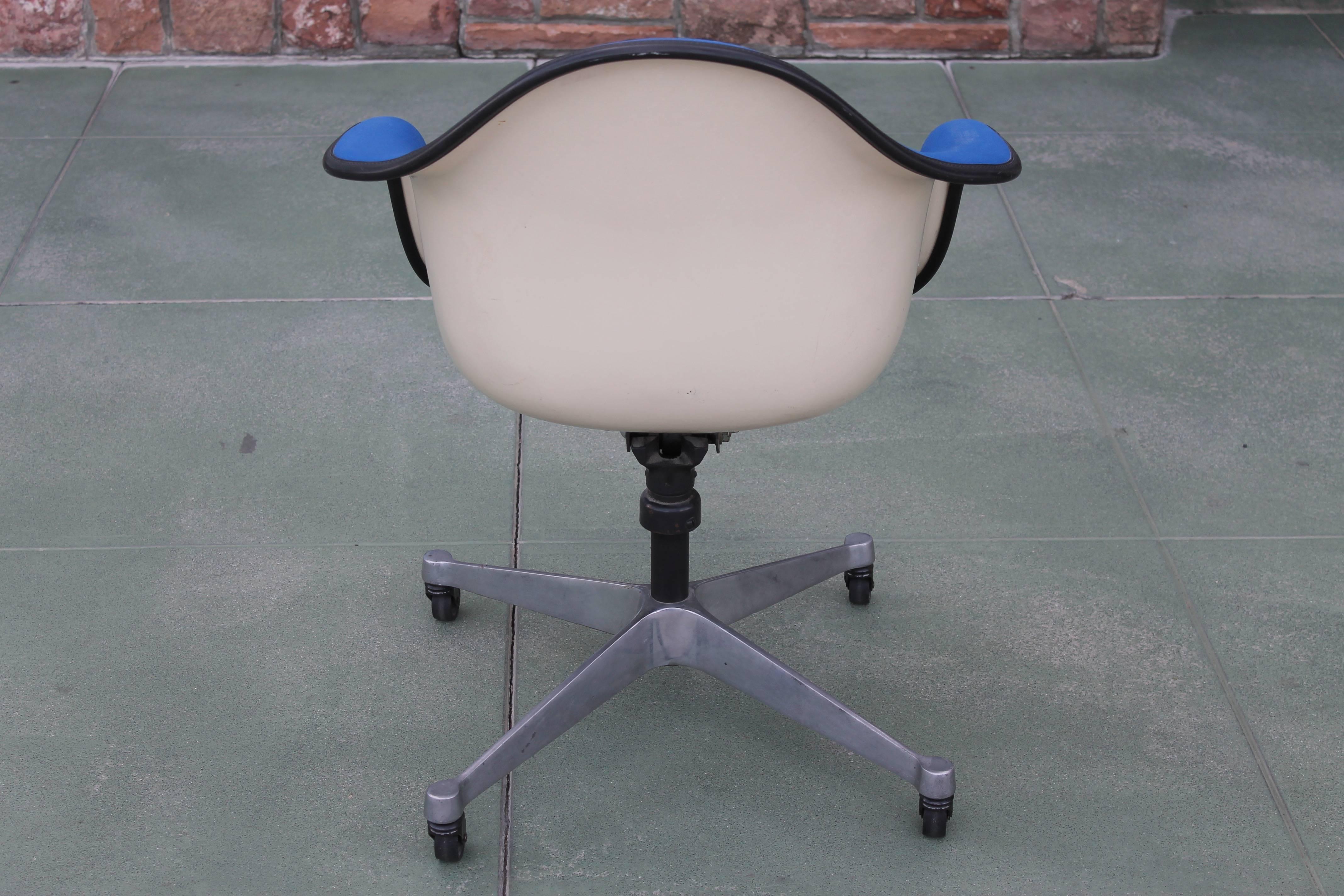 American Ray & Charles Eames Tilt and Swivel Chair