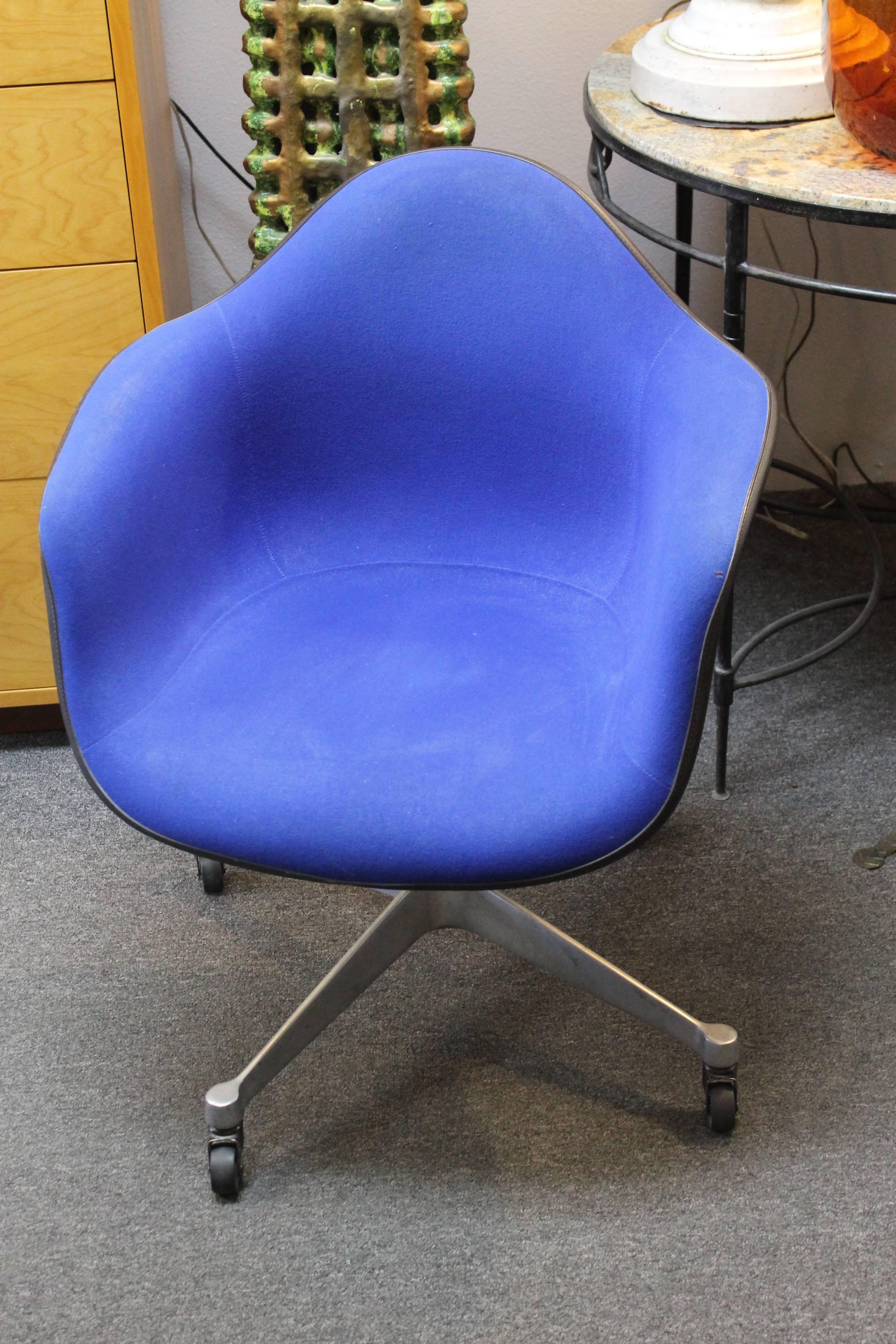 eames swivel office chair