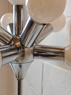 Stehlampe im Sputnik-Stil der 1970er Jahre im Space-Age-Look mit neun Leuchtmitteln
