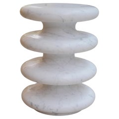 Tabouret I en marbre de Carrare de Patrick Laroche
