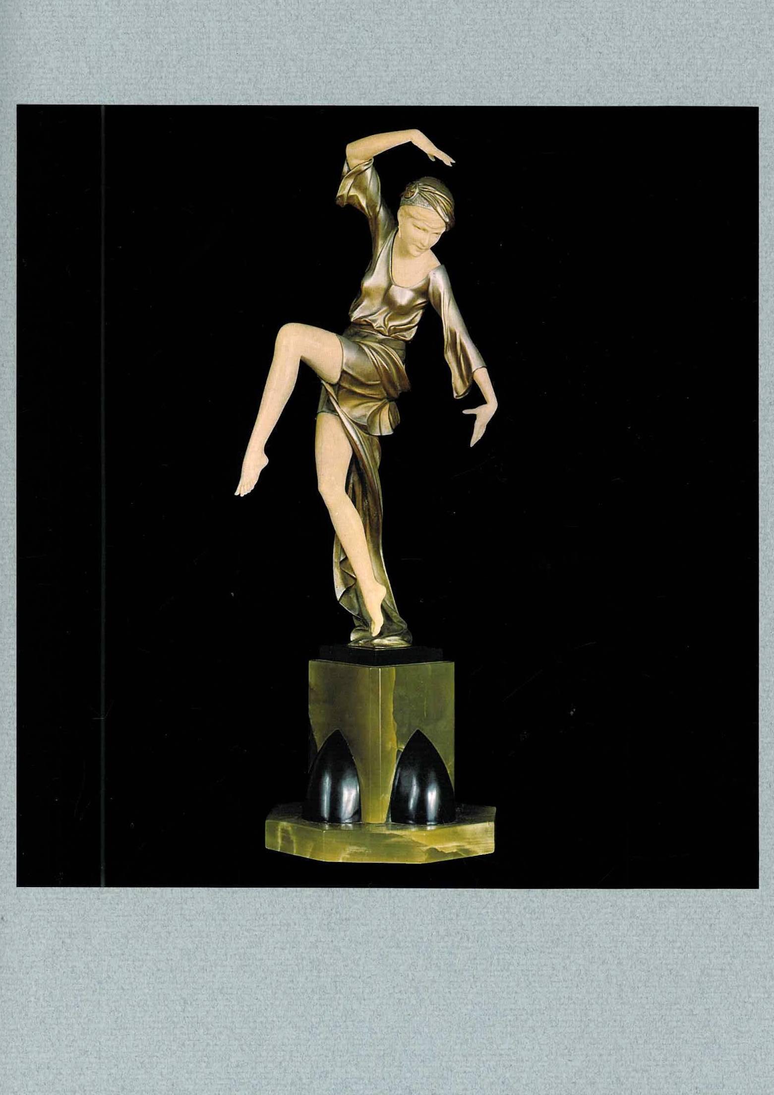 20ième siècle Isadora Duncan with Art Deco Sculptures de Chiparus, Preiss and Others (Livre) en vente