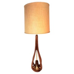 Dänische Skulpturale Mid-Century-Modern-Lampe aus Teakholz und Messing