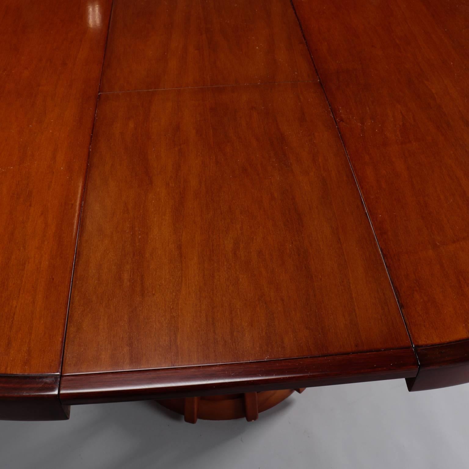 Mid-Century Round Italian Table with Self Storing Butterfly Leaf In Good Condition In Troy, MI