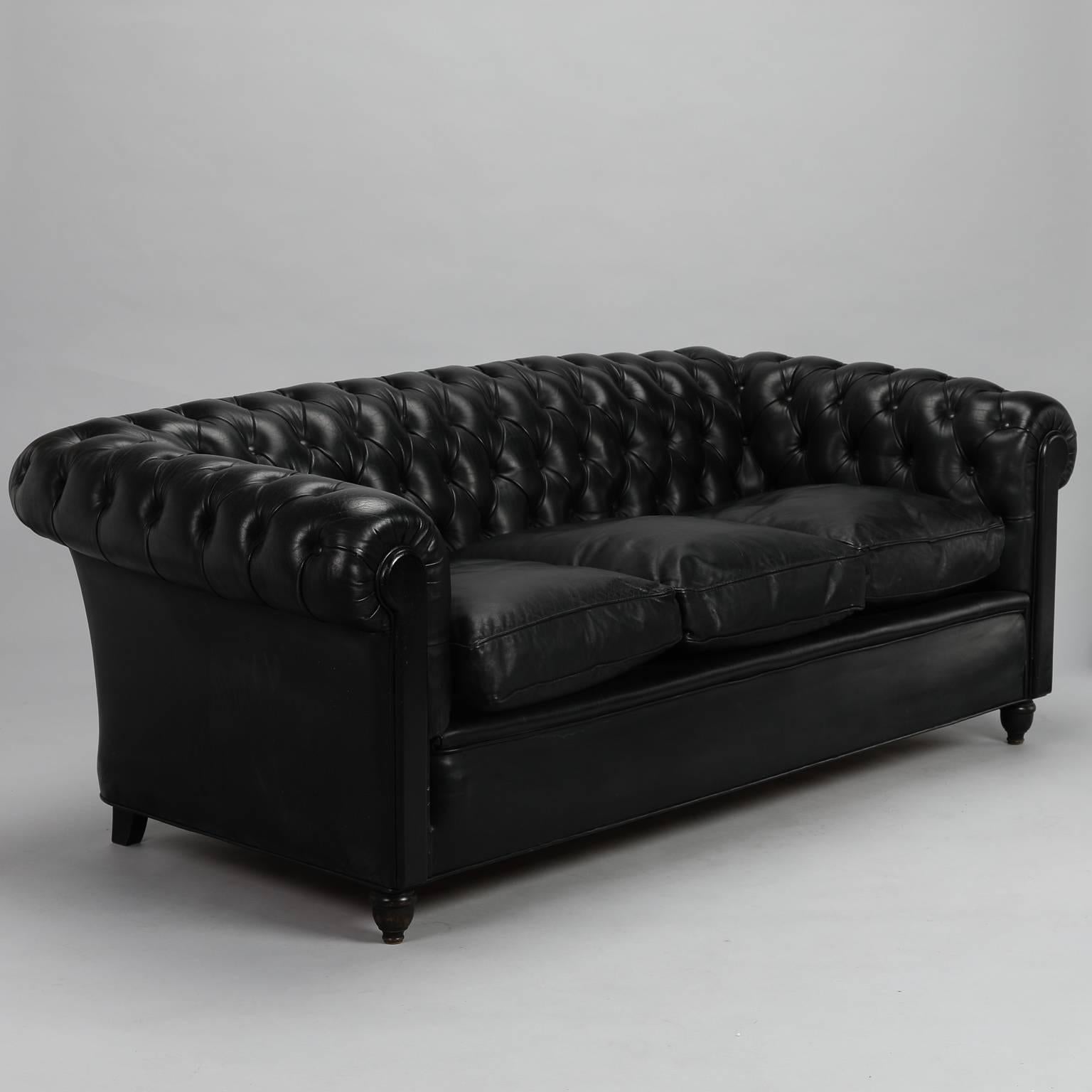 Mid-Century Black Leather Chesterfield Sofa In Good Condition In Troy, MI