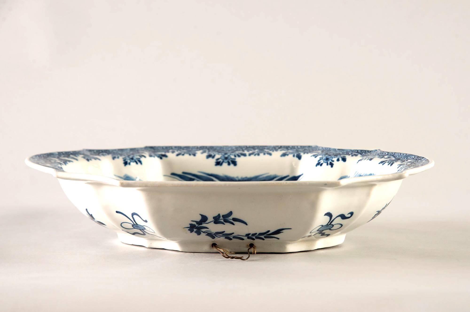 Blue and White Delft Platter with Chinoiserie Design In Excellent Condition In Troy, MI