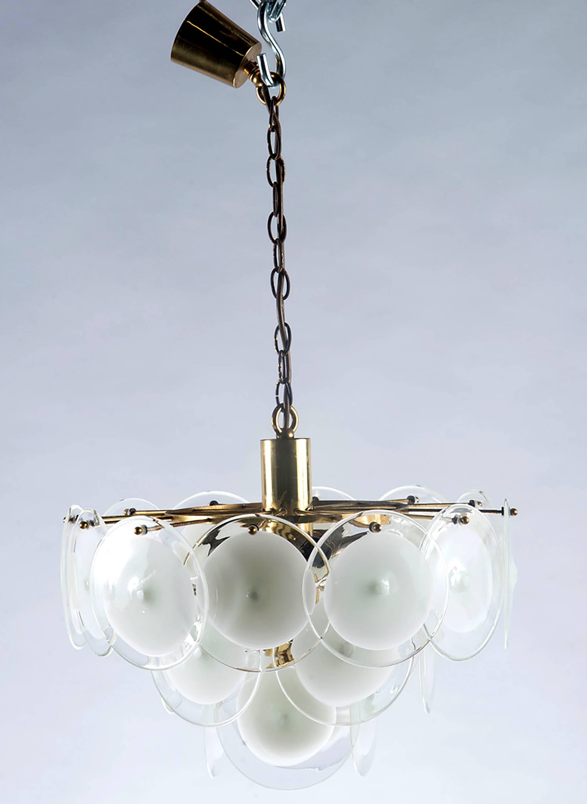 Gino Vistosi 1960s Chandelier with White and Clear Glass Disks In Good Condition In Troy, MI