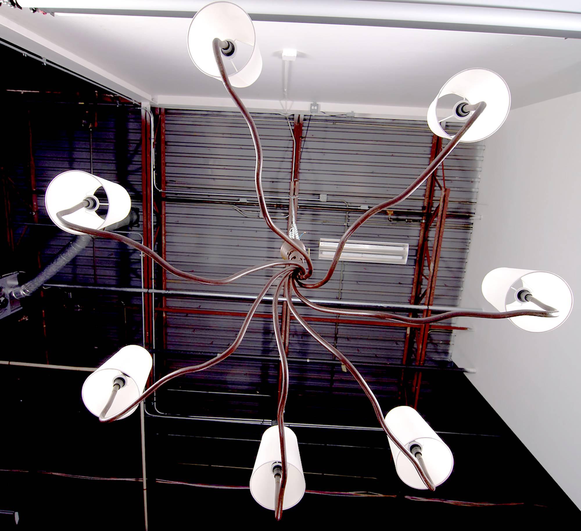 Großer, handgeschmiedeter Kronleuchter mit sieben Leuchten aus Eisen im Zustand „Hervorragend“ im Angebot in Troy, MI