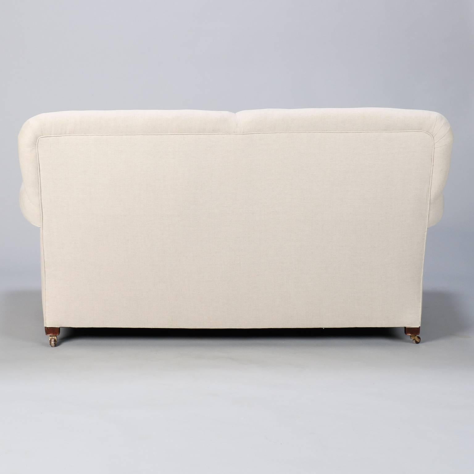 Small English Club Sofa in Belgian Linen In Excellent Condition In Troy, MI