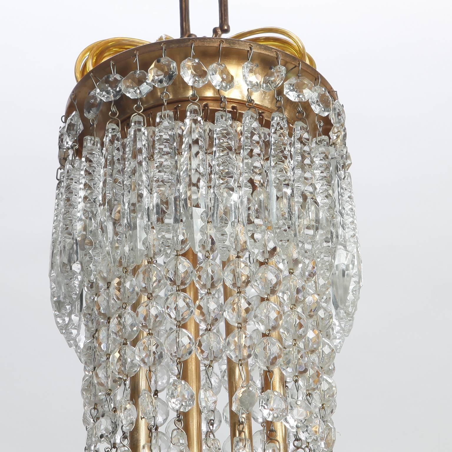 20th Century French Hand-Cut Crystal and Brass Chandelier For Sale