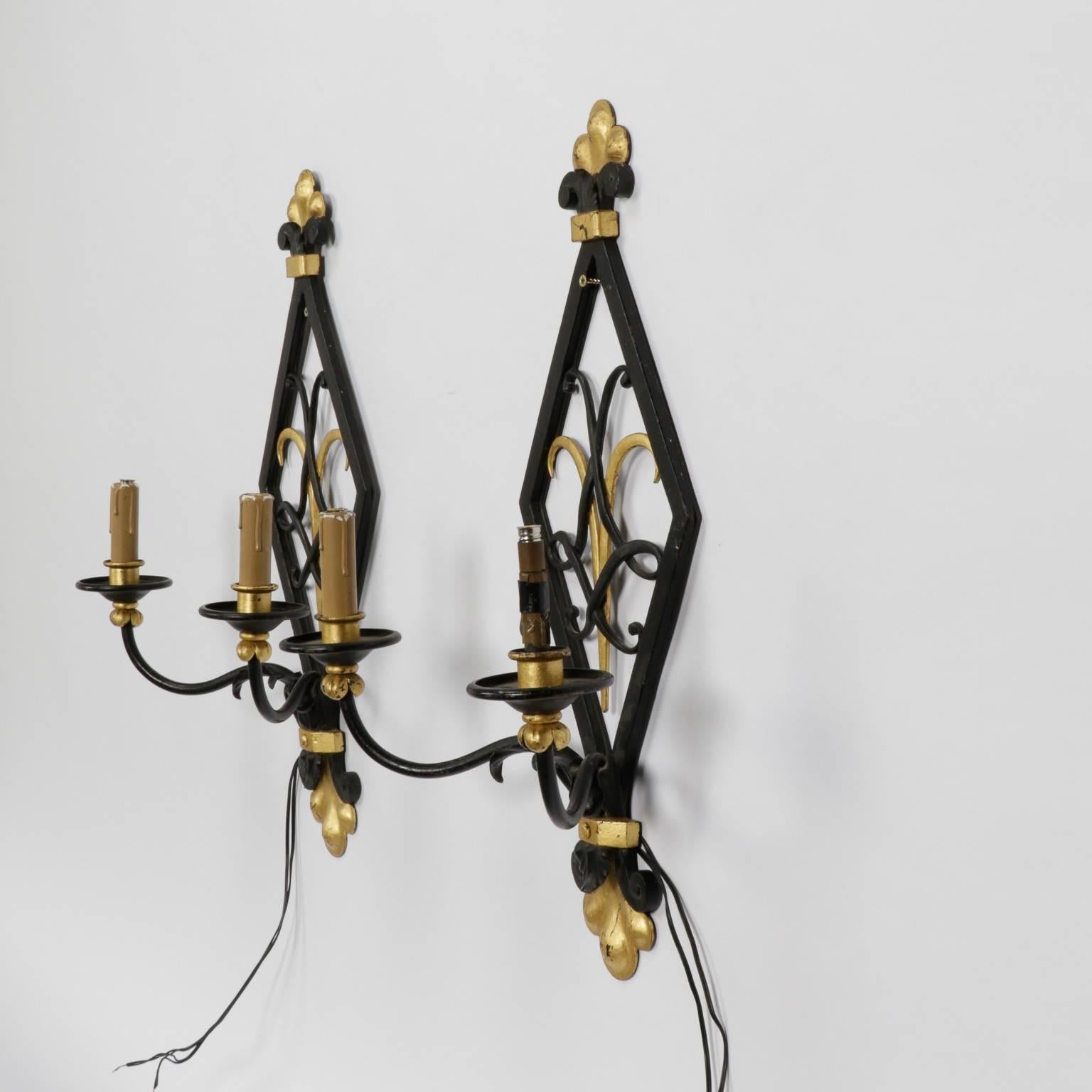 Pair Black and Gilt Iron Art Moderne Style Sconces (Französisch)
