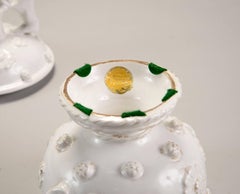 Emile Tessier Blanc Fayence Malicorne Vase mit Deckel und Löwen