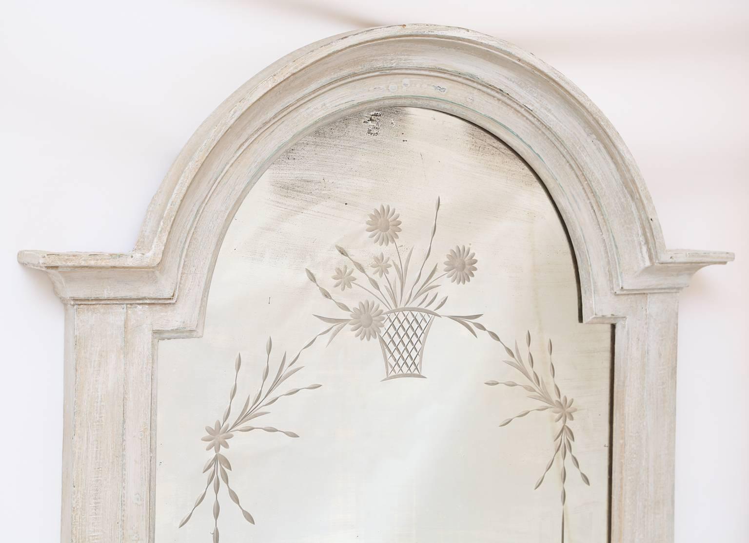 Pair of Late 19th Century Etched Mirrors in Painted Frames For Sale 1
