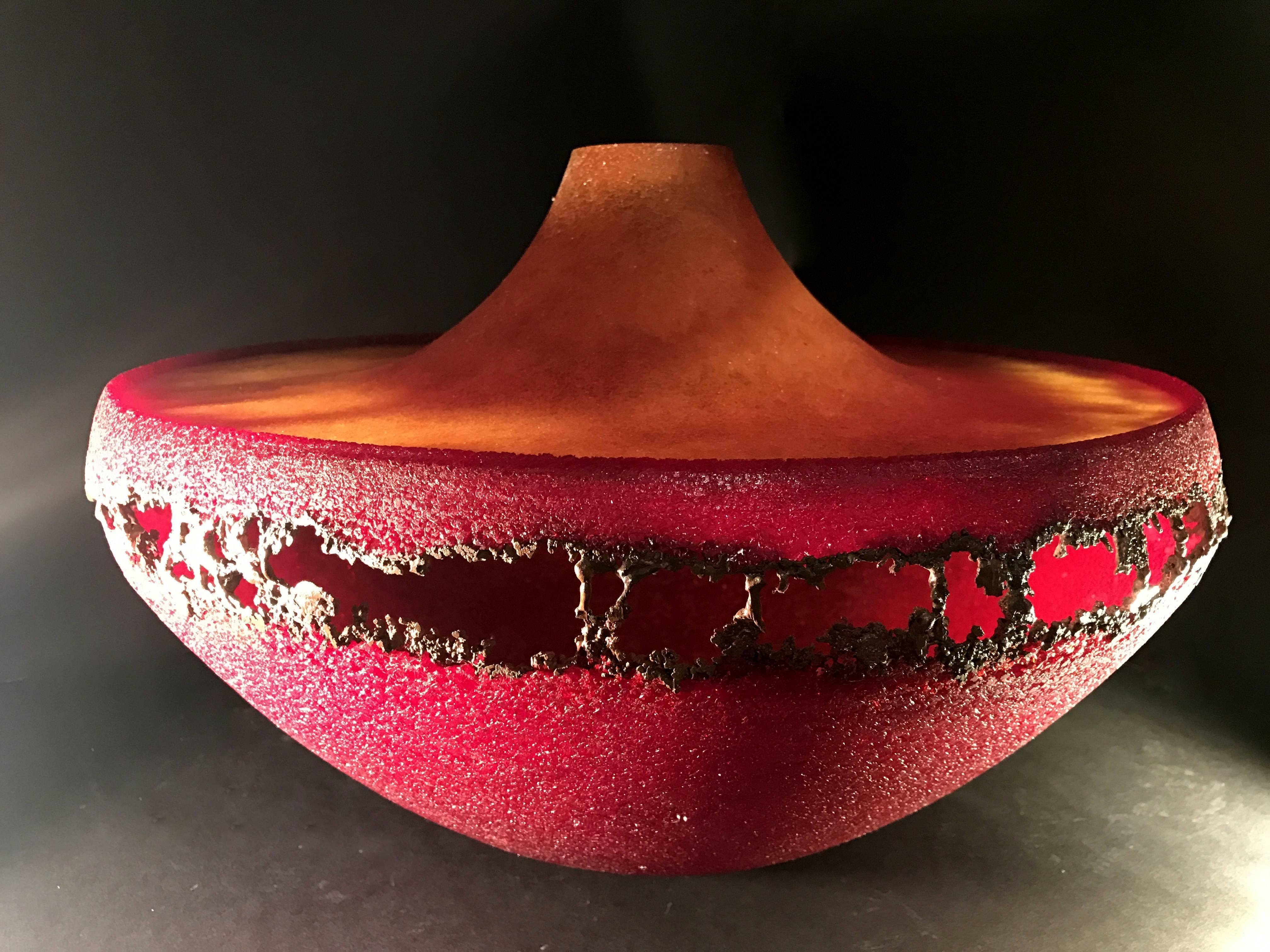 XXIe siècle et contemporain Vase monumental en cristal rouge Patte De Verre en vente