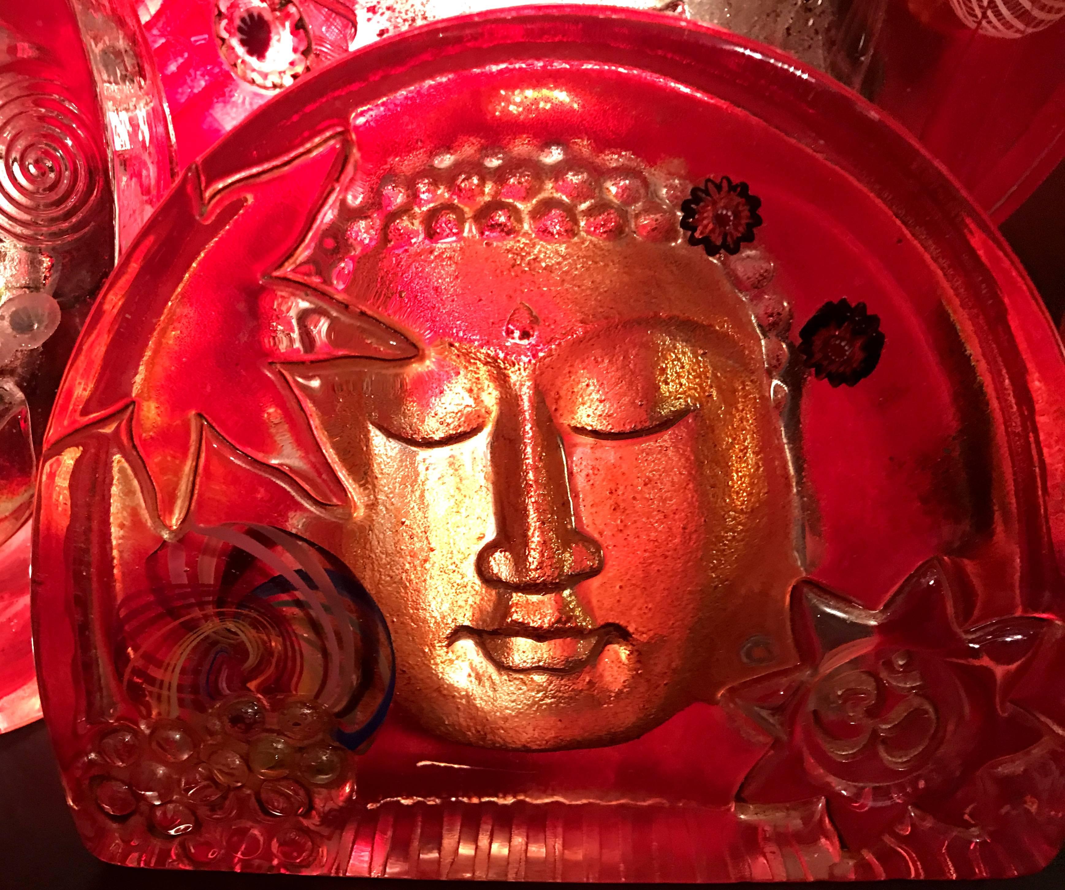 Moulage Sculptures de Bouddha en verre d'art avec inclusions de couleurs en vente