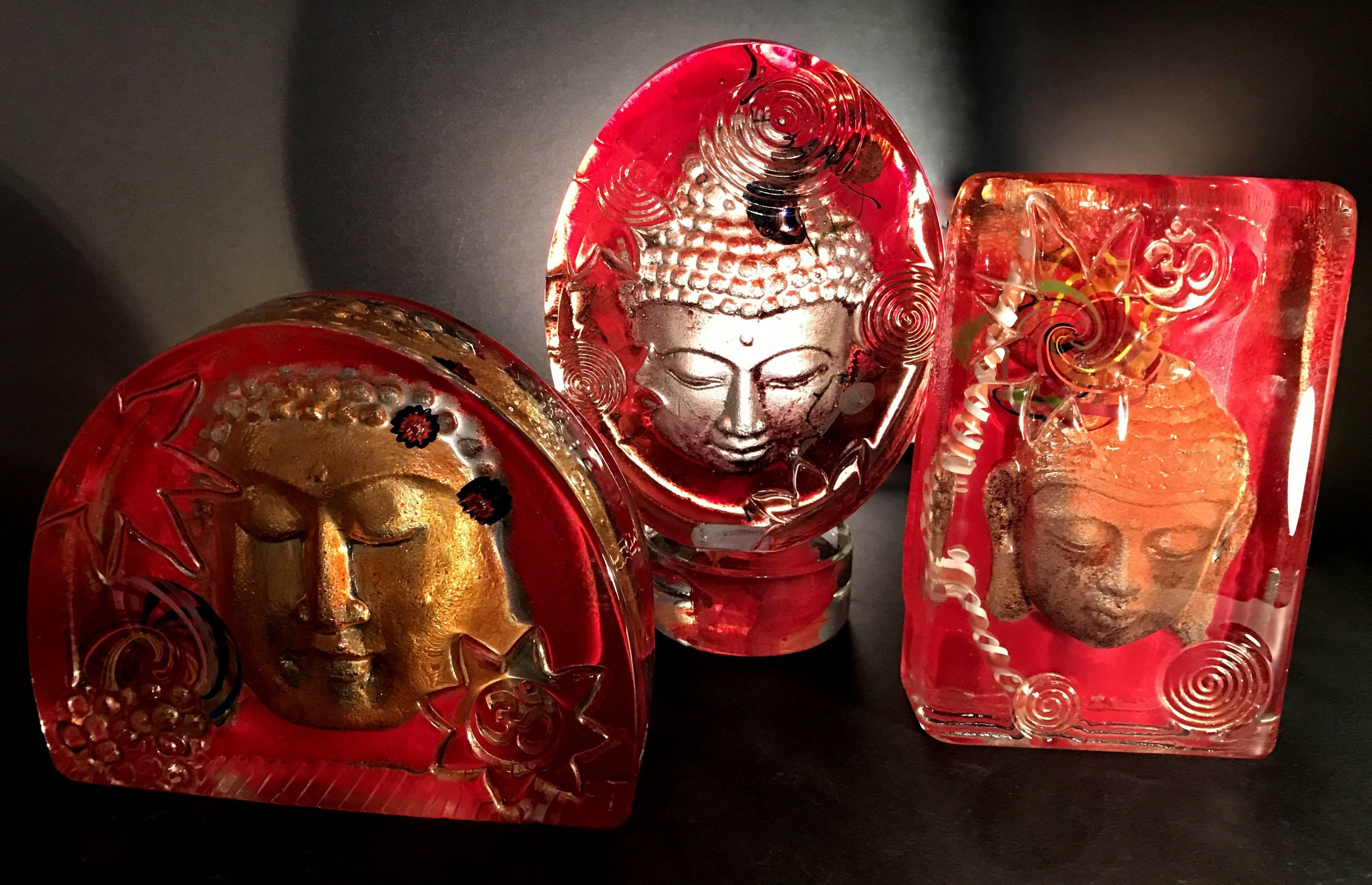 Art Glass Buddha Sculptures with Color Inclusion In Excellent Condition For Sale In Miami, FL