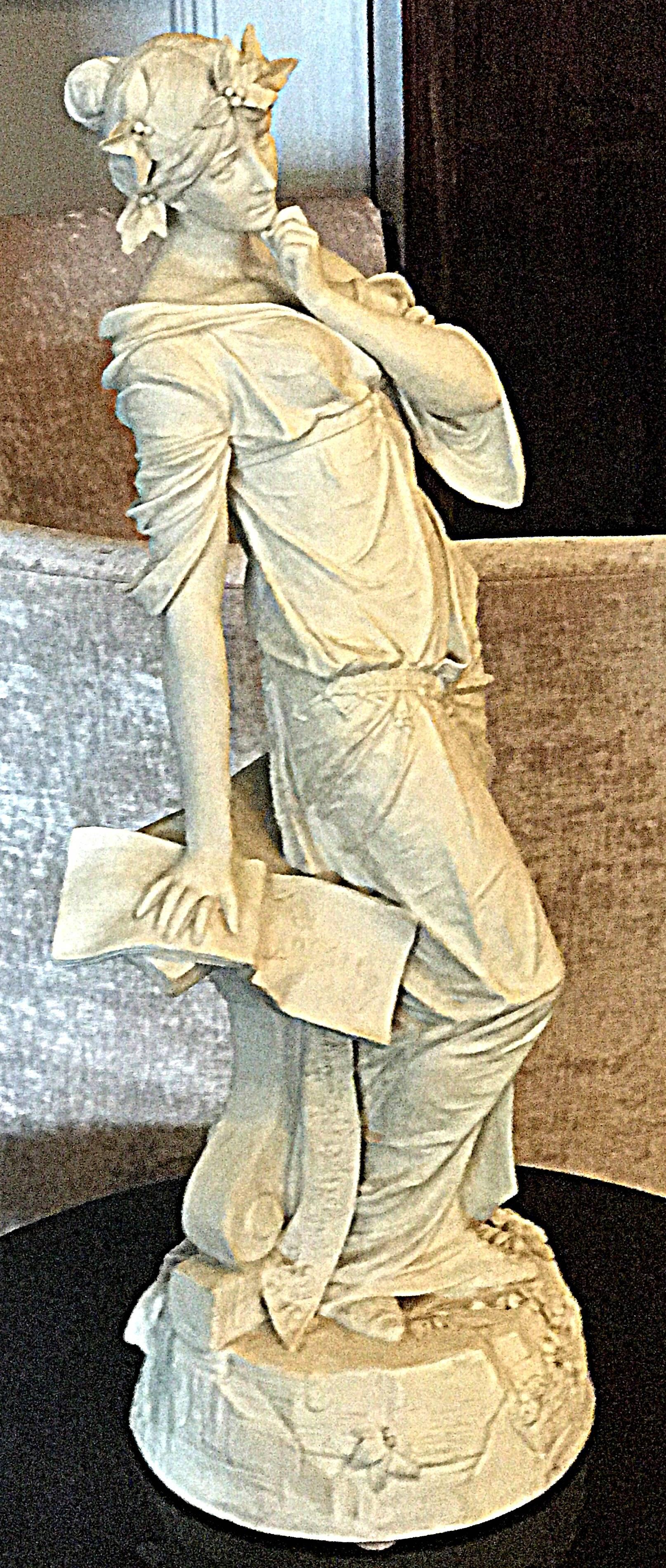Austrian Porcelain Figurine by Ernst Wahliss, circa 1899-1900 In Good Condition In Miami, FL