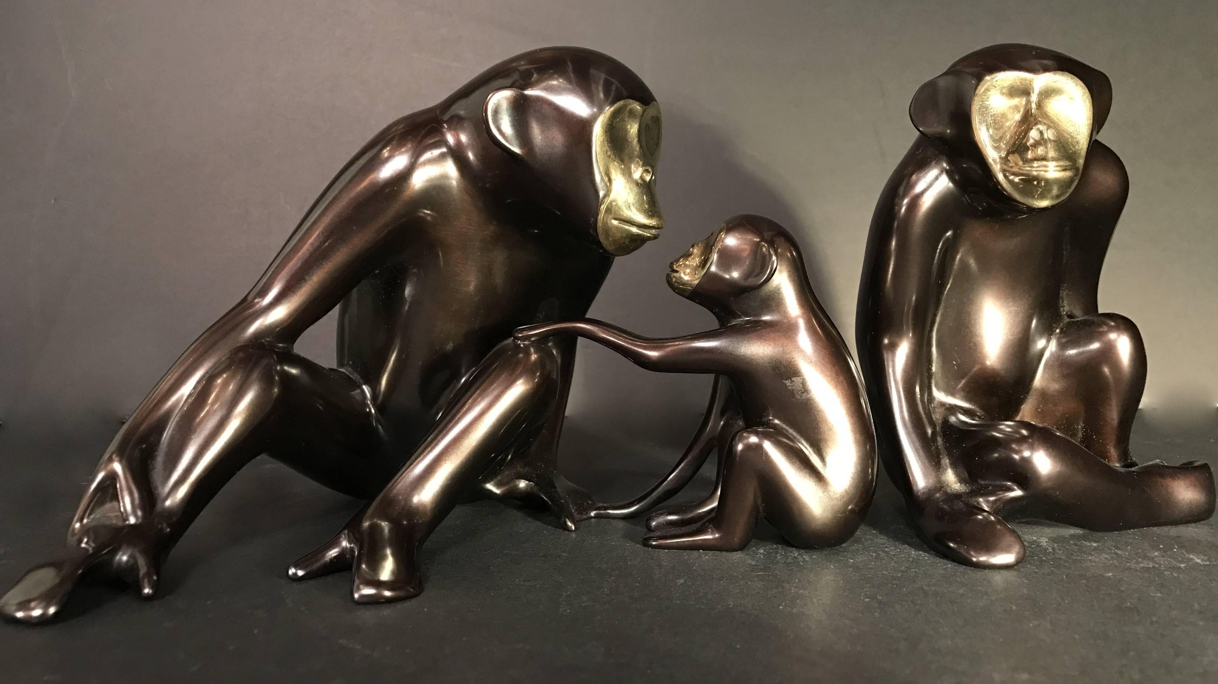 Mid-Century bronze chimpanzee family with polished faces and aubergine Patina by Loet Vanderveen, Dutch, 1921-2015. Limited Edition Pieces, Numbered and Signed.
Measurements:
Pair: 5.5 inches tall x 8 inches wide Numbered: 535/750
Single: 5.5