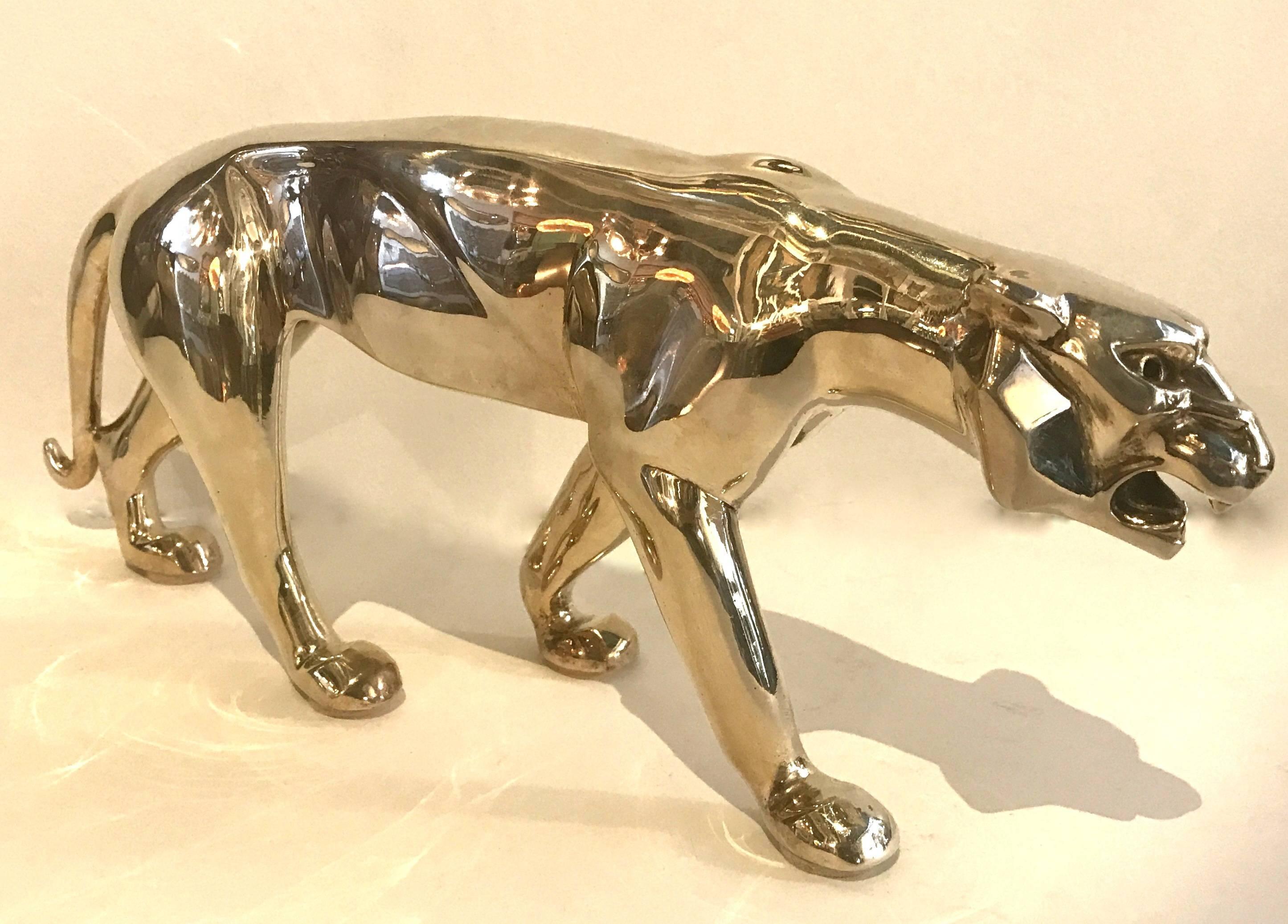 Sleek French Art Deco silvered bronze panther by Georges Lavroff (1895-1991), a Russian born sculptor, who lived and worked in France.
Signature on the back paw.