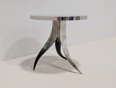 Table d'appoint sculpturale Liang & Eimil Horn en nickel poli avec pieds en métal dégradé