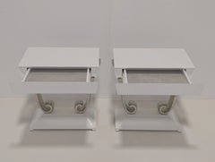 Mesitas de noche de Christopher Guy Lorenzo en lacado blanco y pan de plata