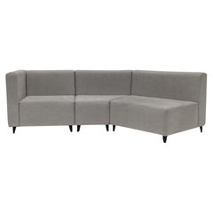 Canapé d'angle modulaire sur mesure Henry Gurney, en lin gris clair