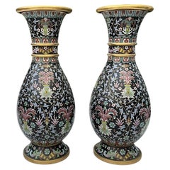 Ein Paar antiker chinesischer Cloisonné-Balustervasen mit vergoldeter Bronze, um 1900