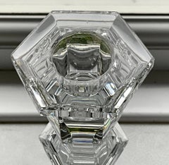 Seltenes Paar 8-Zoll-Kerzenständer aus französischem Baccarat-Harcourt-Kristall, sechseckig, hochwertig geschliffen