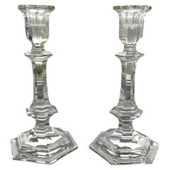 Seltenes Paar 8-Zoll-Kerzenständer aus französischem Baccarat-Harcourt-Kristall, sechseckig, hochwertig geschliffen