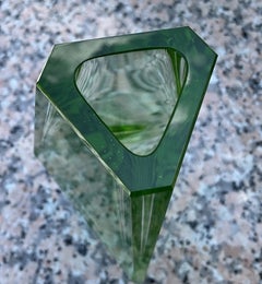 Att. Bucella Cristalli Murano – grüne, dreieckige, facettierte Kunstglasvase, ca. 1965